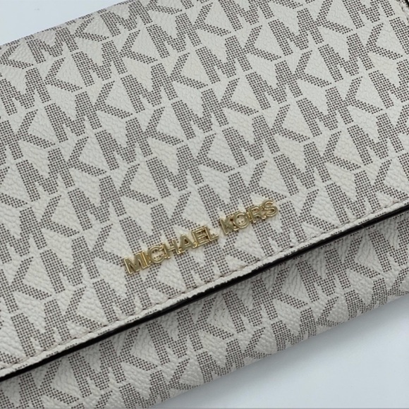 Michael Kors MD MF Phone Xbody Bag Vanilla - Picture 11 of 14